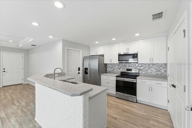 5662 TOWER PALMS LANE, Lakeland, FL 33811