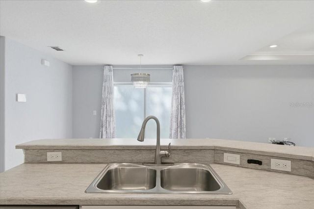 5662 TOWER PALMS LANE, Lakeland, FL 33811