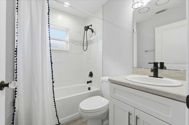 5662 TOWER PALMS LANE, Lakeland, FL 33811