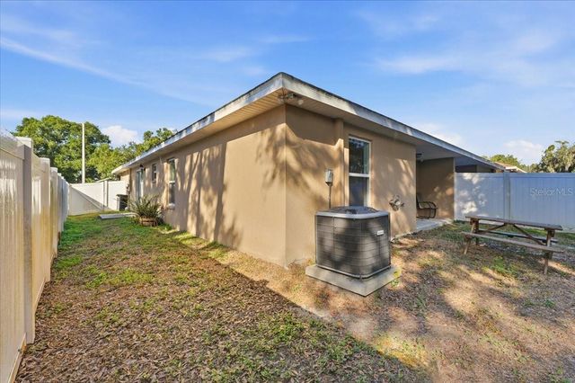 5662 TOWER PALMS LANE, Lakeland, FL 33811