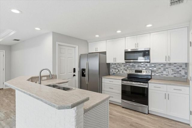 5662 TOWER PALMS LANE, Lakeland, FL 33811