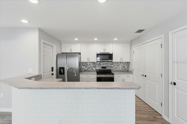 5662 TOWER PALMS LANE, Lakeland, FL 33811