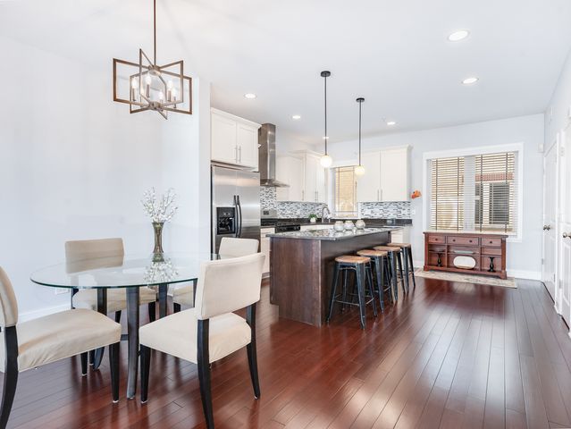 922 Warren Avenue 105, Downers Grove, IL 60515