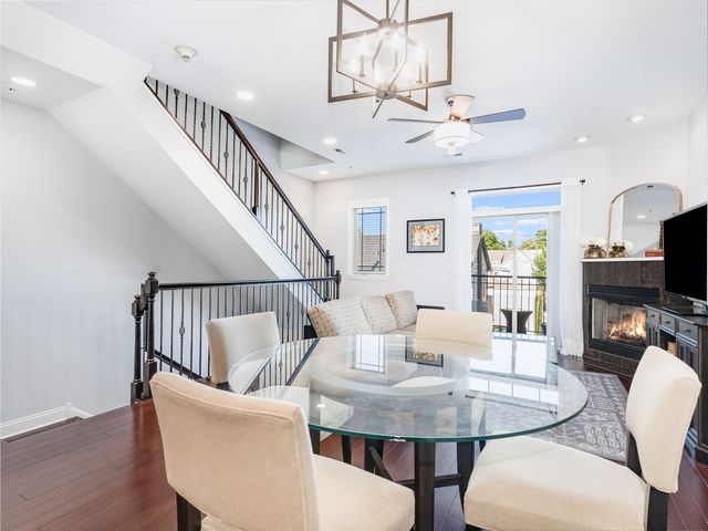 922 Warren Avenue 105, Downers Grove, IL 60515