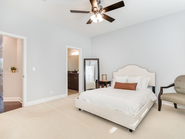 922 Warren Avenue 105, Downers Grove, IL 60515