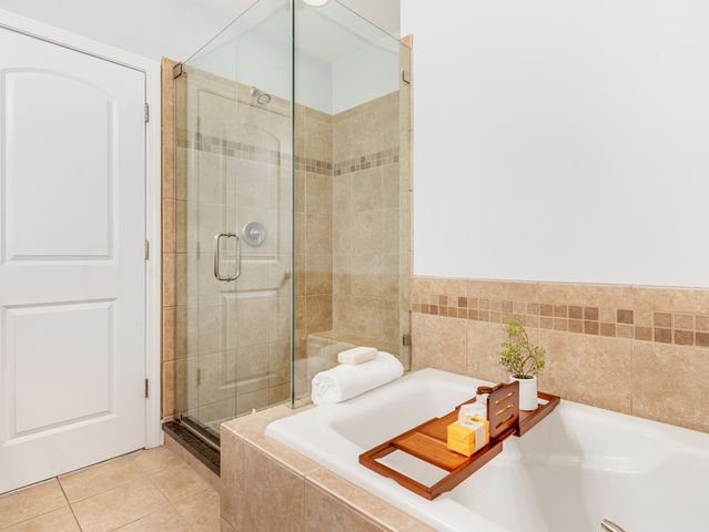 922 Warren Avenue 105, Downers Grove, IL 60515