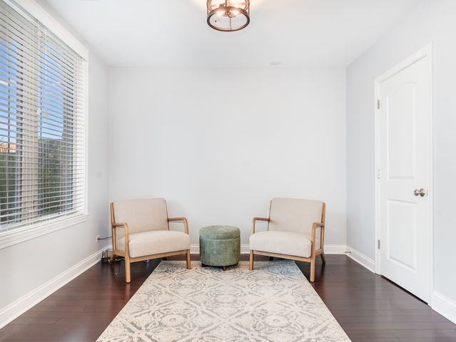 922 Warren Avenue 105, Downers Grove, IL 60515
