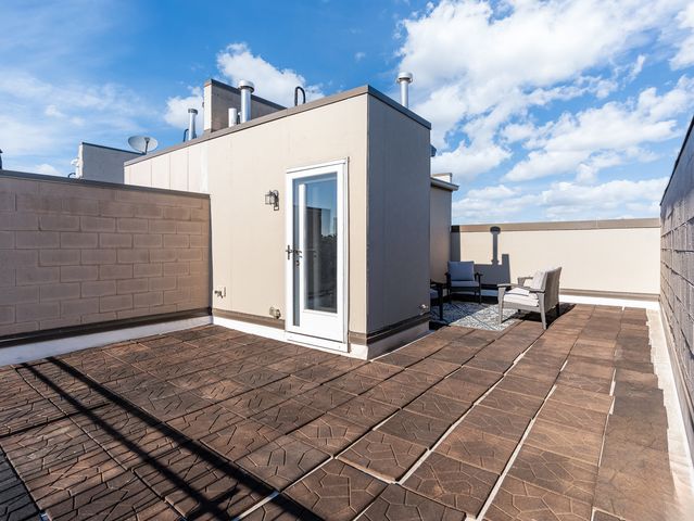 922 Warren Avenue 105, Downers Grove, IL 60515