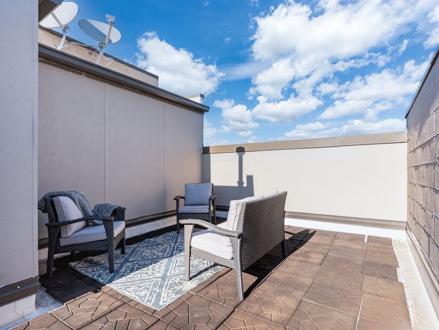 922 Warren Avenue 105, Downers Grove, IL 60515