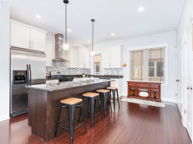 922 Warren Avenue 105, Downers Grove, IL 60515