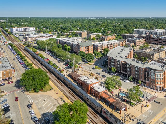 922 Warren Avenue 105, Downers Grove, IL 60515