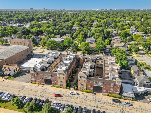 922 Warren Avenue 105, Downers Grove, IL 60515