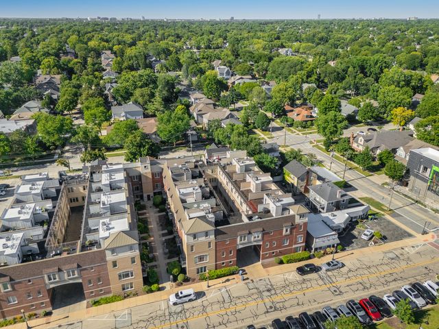 922 Warren Avenue 105, Downers Grove, IL 60515