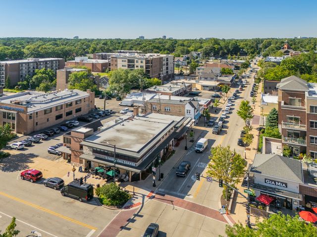 922 Warren Avenue 105, Downers Grove, IL 60515