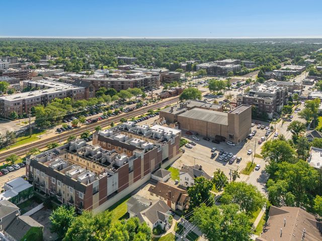 922 Warren Avenue 105, Downers Grove, IL 60515