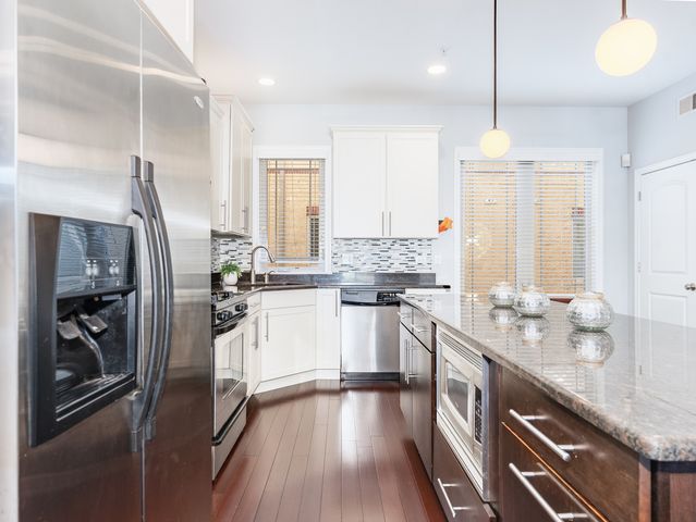 922 Warren Avenue 105, Downers Grove, IL 60515
