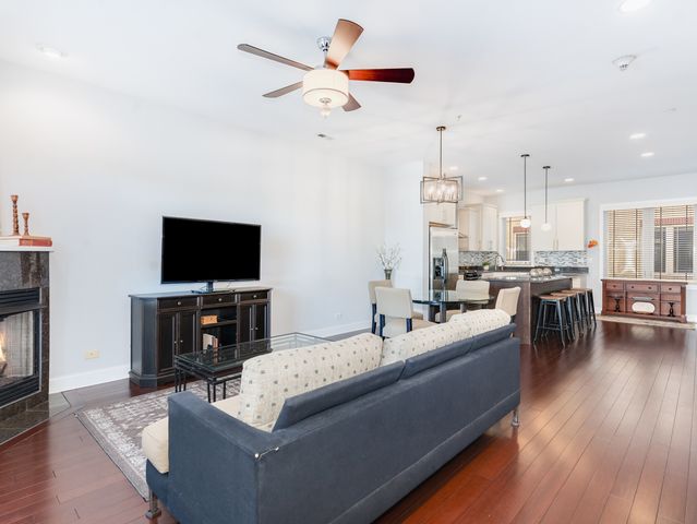 922 Warren Avenue 105, Downers Grove, IL 60515
