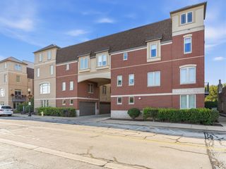 922 Warren Avenue 105, Downers Grove, IL 60515