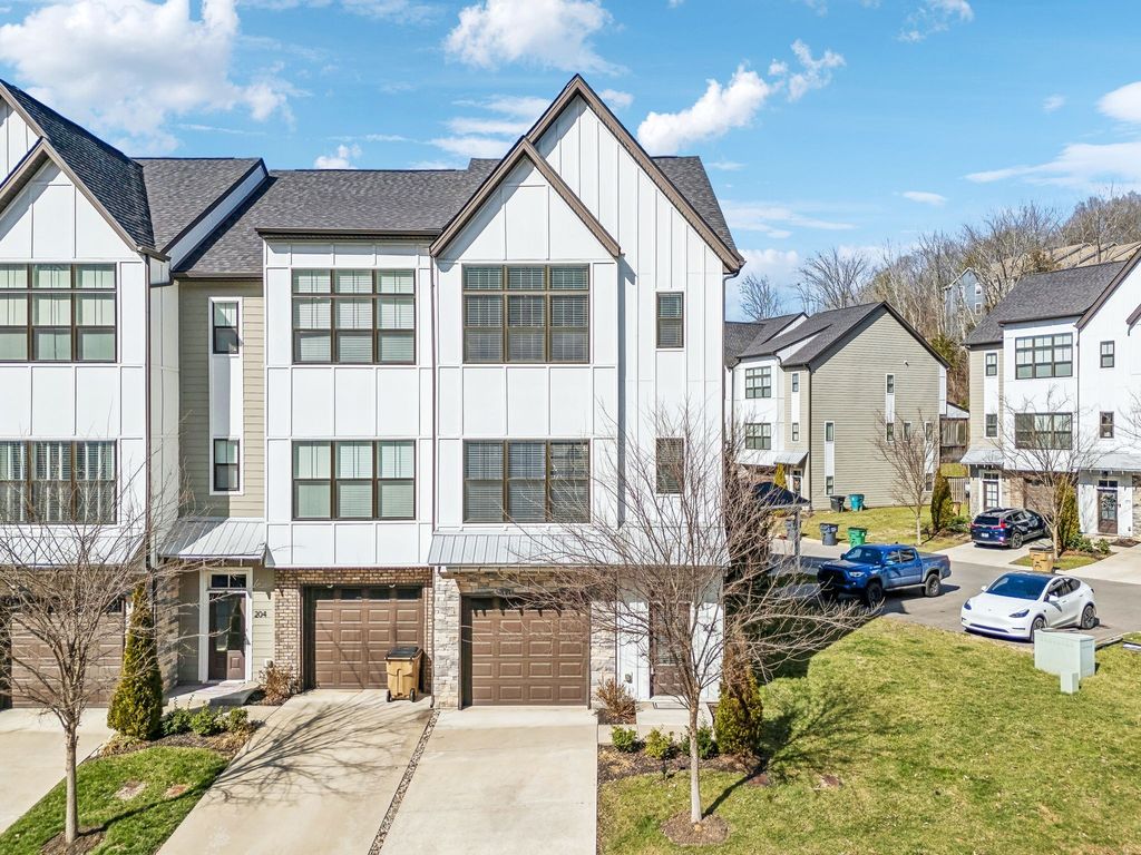 202 Stonecrest Cir, Nashville, TN 37209