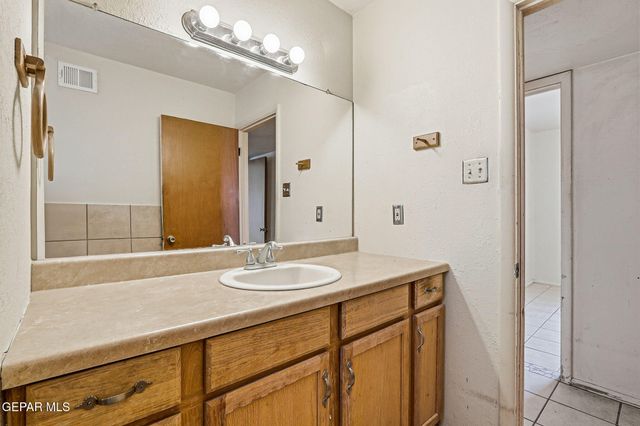 216 STRATUS Road, El Paso, TX 79912