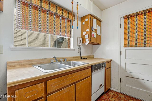 216 STRATUS Road, El Paso, TX 79912