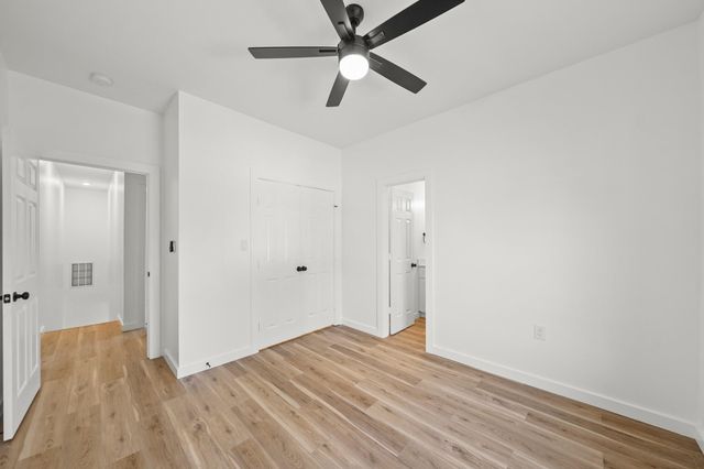2195 W Lang B, Alvin, TX 77511