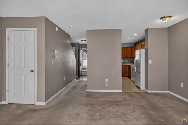 5507 SW Chapella St, Topeka, KS 66614