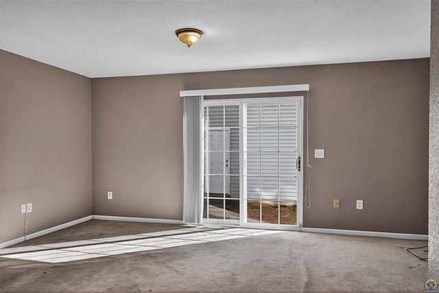 5507 SW Chapella St, Topeka, KS 66614