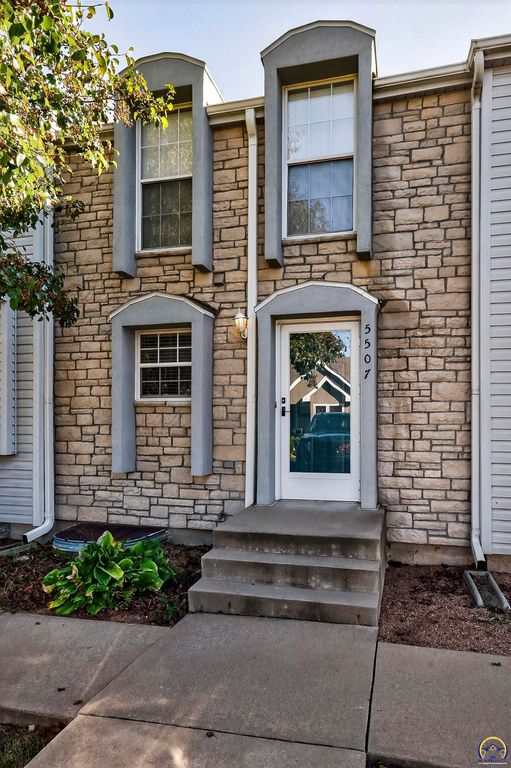 5507 SW Chapella St, Topeka, KS 66614