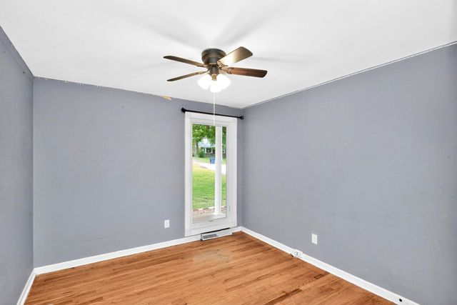 921 Azalea Dr, Columbia, TN 38401
