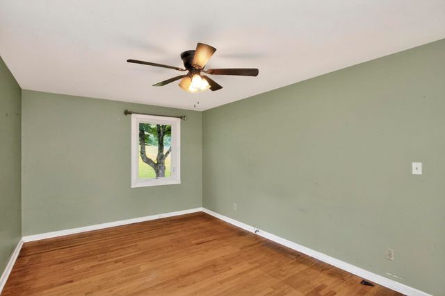 921 Azalea Dr, Columbia, TN 38401