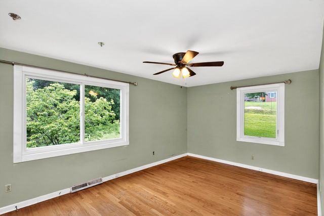 921 Azalea Dr, Columbia, TN 38401