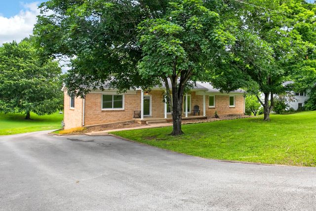 921 Azalea Dr, Columbia, TN 38401