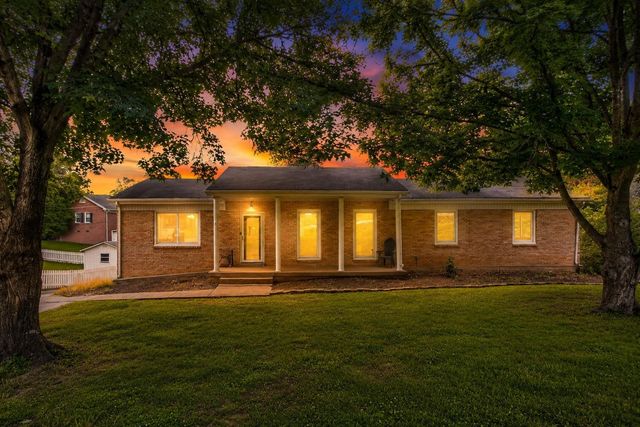 921 Azalea Dr, Columbia, TN 38401