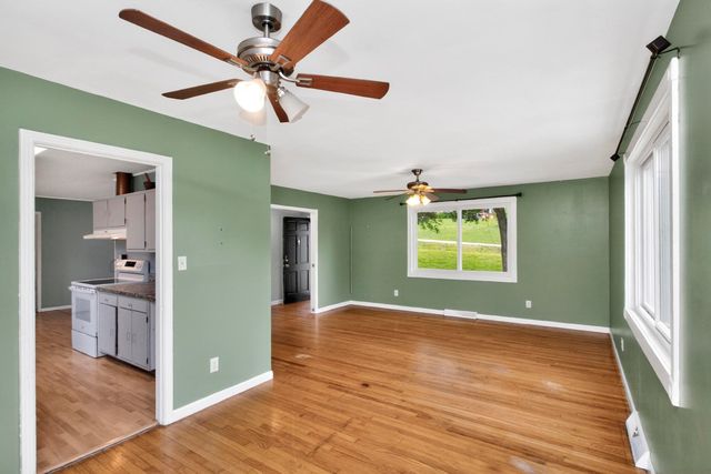 921 Azalea Dr, Columbia, TN 38401