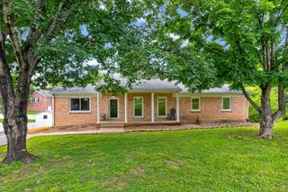 921 Azalea Dr, Columbia, TN 38401