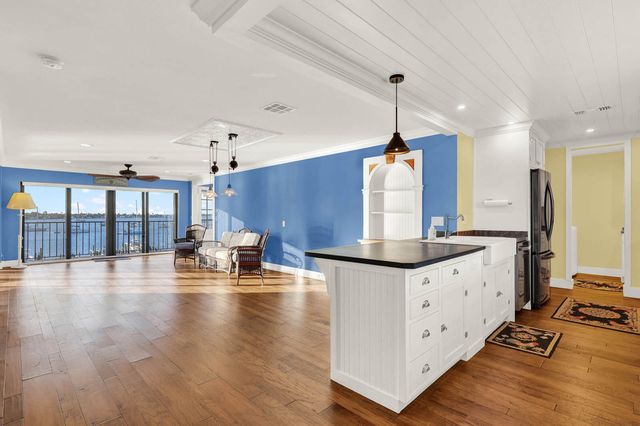 624 SW Saint Lucie Crescent 306, Stuart, FL 34994