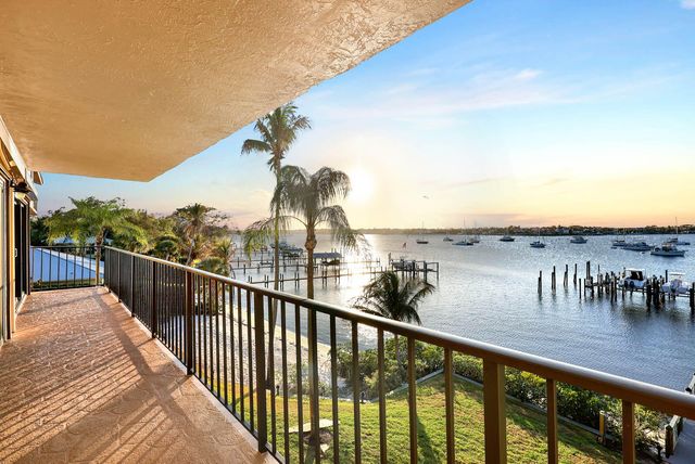 624 SW Saint Lucie Crescent 306, Stuart, FL 34994