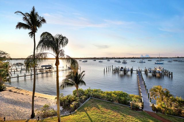 624 SW Saint Lucie Crescent 306, Stuart, FL 34994