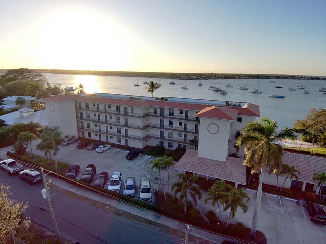 624 SW Saint Lucie Crescent 306, Stuart, FL 34994