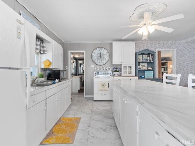 7070 S 080 E, Wolcottville, IN 46795