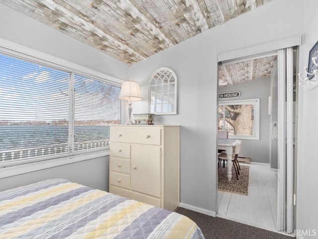 7070 S 080 E, Wolcottville, IN 46795