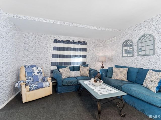 7070 S 080 E, Wolcottville, IN 46795