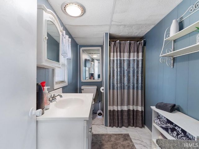 7070 S 080 E, Wolcottville, IN 46795