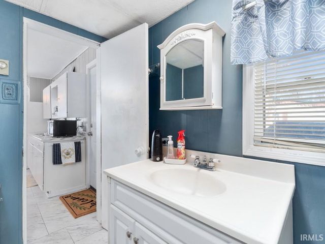 7070 S 080 E, Wolcottville, IN 46795