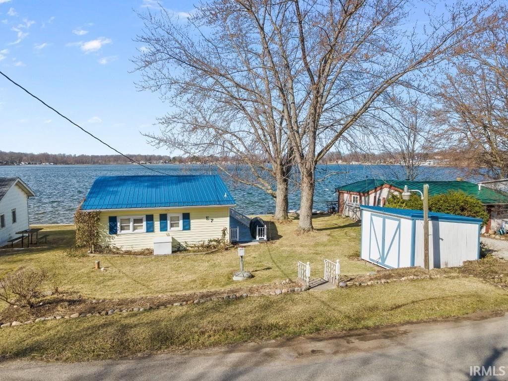 7070 S 080 E, Wolcottville, IN 46795