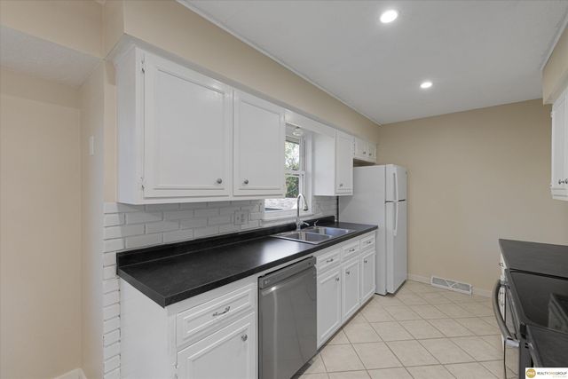 8308 S 49th Street, Omaha, NE 68157