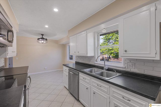 8308 S 49th Street, Omaha, NE 68157