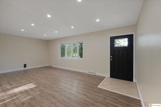 8308 S 49th Street, Omaha, NE 68157
