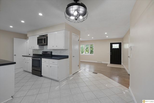 8308 S 49th Street, Omaha, NE 68157